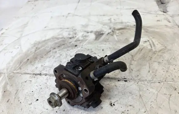 Saab 9-5 Fuel injection high pressure pump 55571005