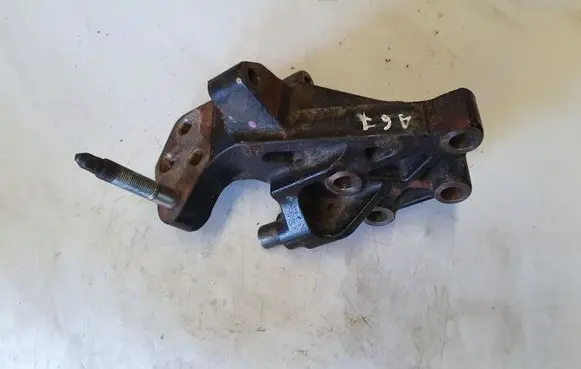Toyota Avensis T270 Engine mounting bracket NOCODE