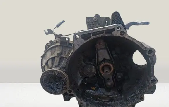 Volkswagen Golf V Manual 5 speed gearbox JCR