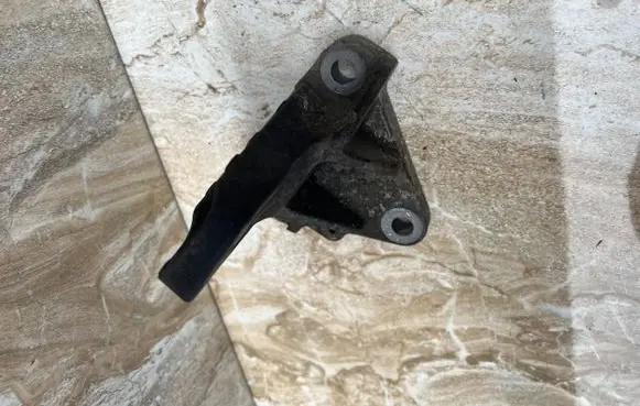 Jaguar XJ X351 Engine mounting bracket FW936061AA
