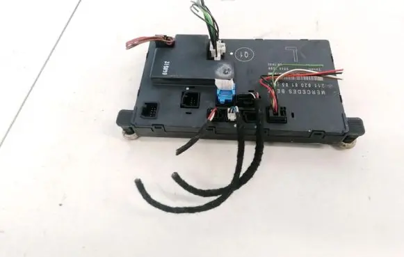 Mercedes-Benz E W211 Door control unit/module 2118208185 00401298