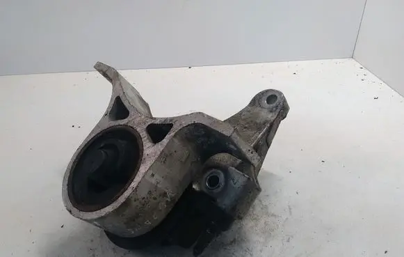 Nissan Murano Z50 Engine mount bracket