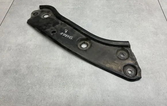 Volkswagen Touran II Radiator support slam panel bracket 1T0805932