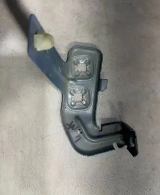 BMW M4 F82 F83 Fender mounting bracket 7255821