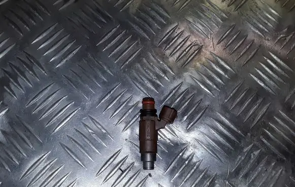 Mazda 626 Fuel injector INP780 780039U