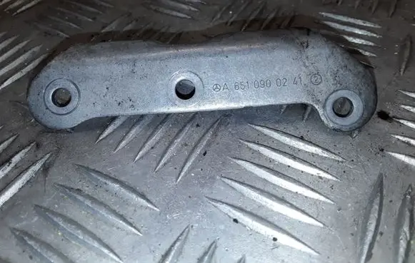 Mercedes-Benz E W211 Engine mounting bracket A6510900241