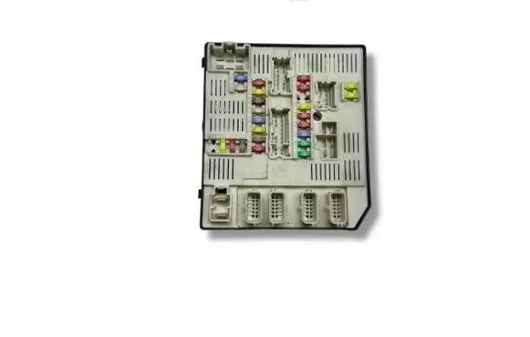 Renault Megane III Fuse module 284B60008R 8226125926 519339311