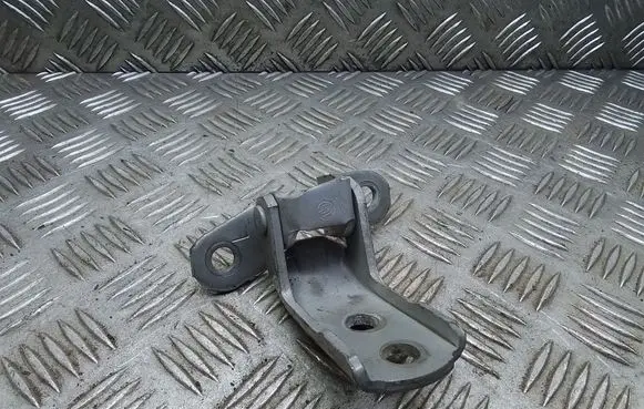 Toyota Prius (XW20) Front door upper hinge