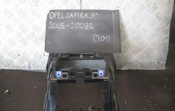 Opel Zafira B Radio/GPS head unit trim 13162590