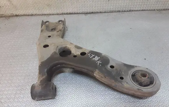 Toyota Avensis T270 Front lower control arm/wishbone