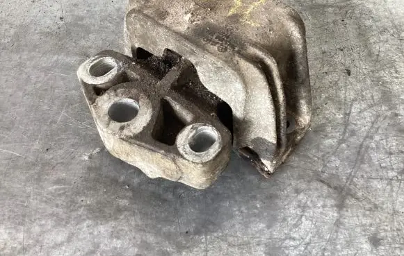 Ford Galaxy Engine mount bracket 7M3399555