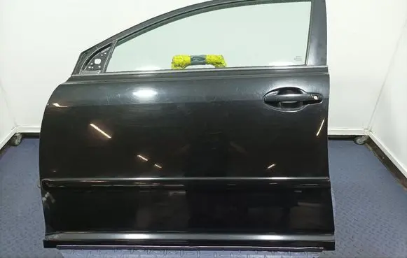 Toyota Avensis Verso Front door