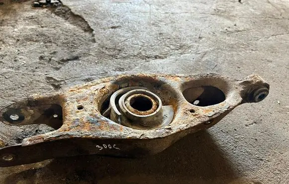Chrysler 300 - 300C Rear control arm