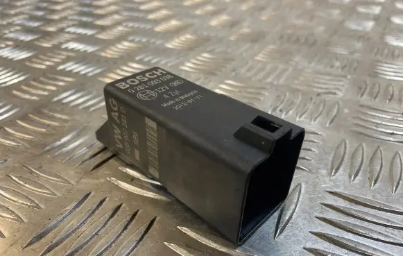 Skoda Octavia Mk2 (1Z) Glow plug pre-heat relay 038907281D