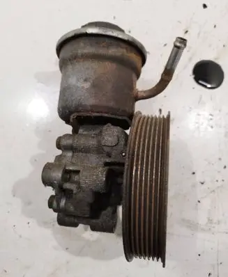 Toyota Corolla Verso AR10 Power steering pump
