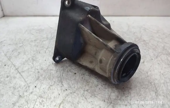 Land Rover Range Rover L322 Driveshaft support bearing bracket TAU500130