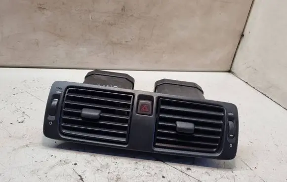 Volvo V50 Dash center air vent grill Y01144
