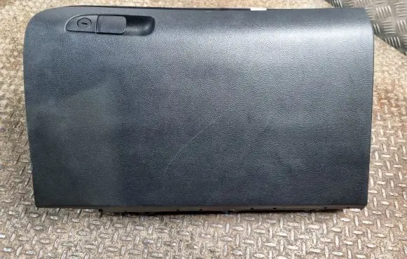 Dodge Challenger Glove box set 68265143AA 1190922DX9AB