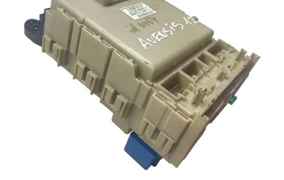 Toyota Avensis T270 Fuse module 8273005660A 308312A11