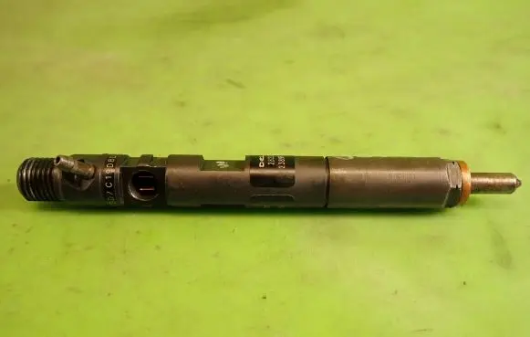 Nissan Almera N16 Fuel injector 820004987628232242
