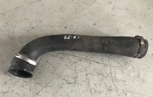 Opel Zafira B Intercooler hose/pipe 55557628