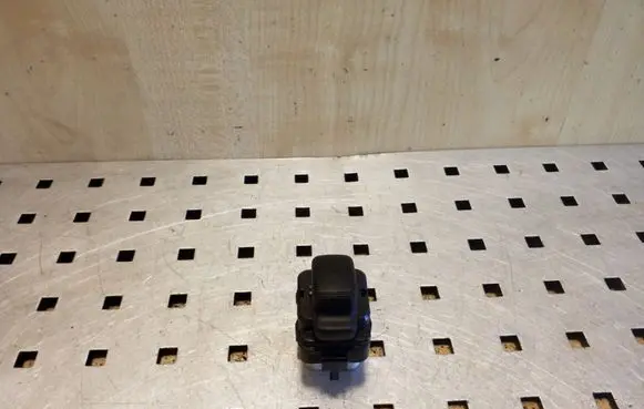 Mitsubishi Space Wagon Electric window control switch