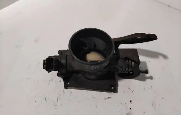 Ford Focus Throttle body valve XS4ULB 000717F1