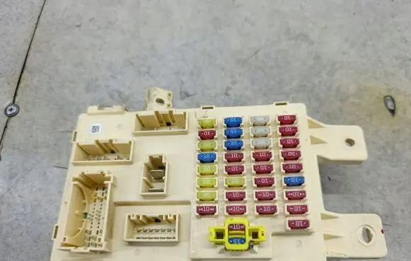Hyundai H-1, Starex, Satellite Fuse box set 919504H012