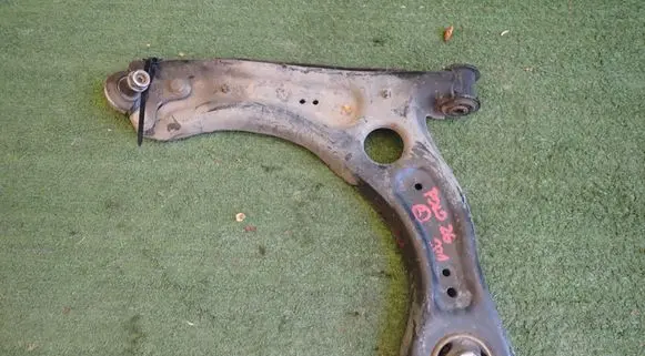 Volkswagen Polo VI Front lower control arm/wishbone 