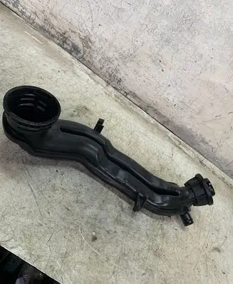 Volkswagen Touran III Intercooler hose/pipe 05e145673