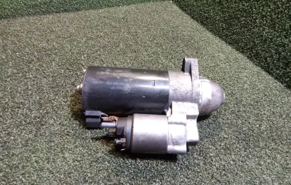 Mercedes-Benz E W212 Starter motor A6519062400 0001139043