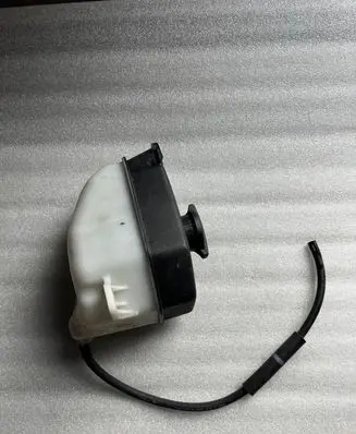 Hyundai Santa Fe Coolant expansion tank/reservoir 25430S1000