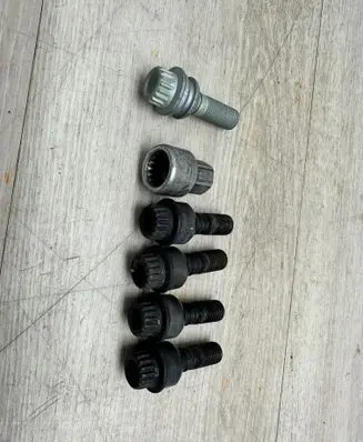 Porsche Cayenne (92A) Anti-theft wheel nuts and lock 99136198001