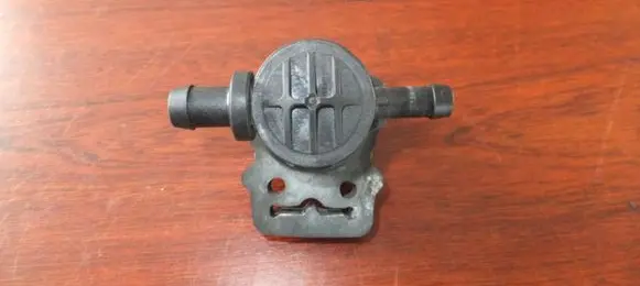 Mercedes-Benz CLK A209 C209 Vacuum valve A0004769732