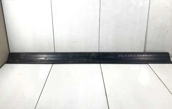 BMW 3 E46 Side skirt front trim 8252711