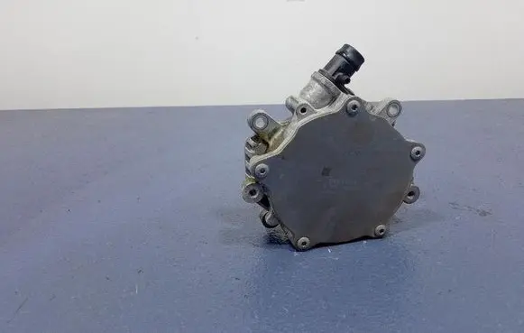 Infiniti Q50 Vacuum pump A2701800901