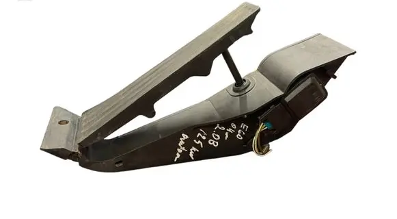 BMW 5 E60 E61 Accelerator throttle pedal 6766930 25916010 121103