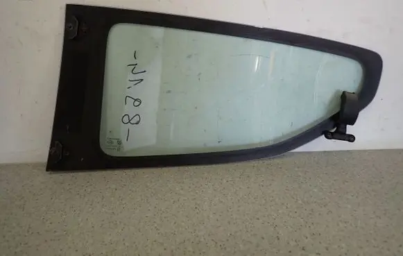 Suzuki Alto Sliding door window/glass 