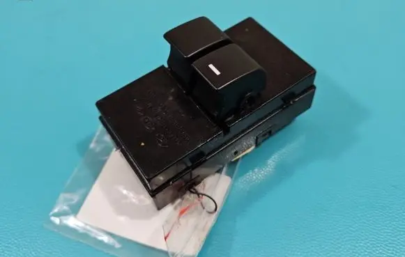 KIA Venga Electric window control switch 93570-1H021 IMPRK1396362