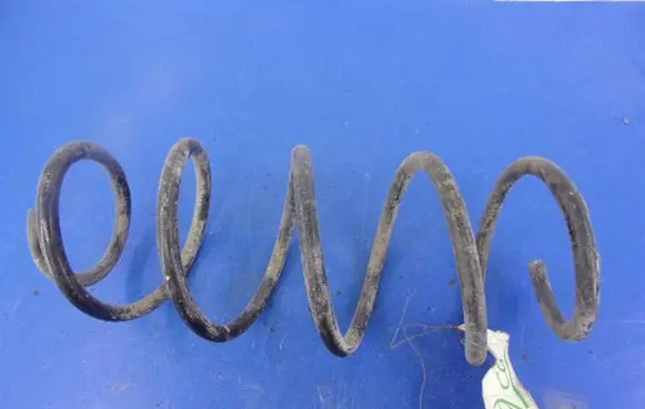 Volkswagen Polo IV 9N3 Front coil spring