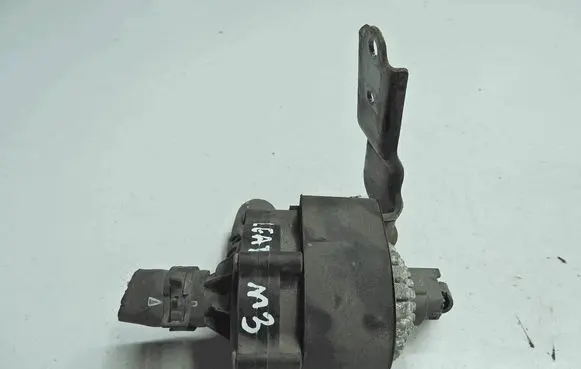 Nissan Leaf I (ZE0) Water pump 