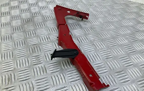Audi A5 Sportback 8TA Fender mounting bracket 8T0821135C 8K0821433A