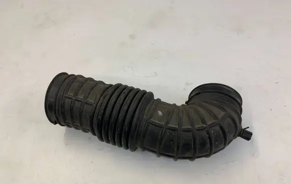 Chrysler 300 - 300C Air intake hose/pipe