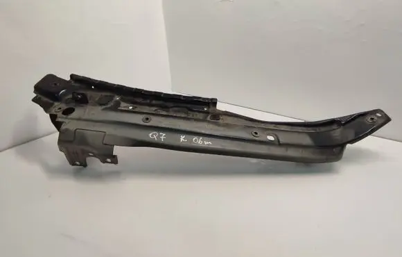 Audi Q7 4L Fender mounting bracket 4L0805157B