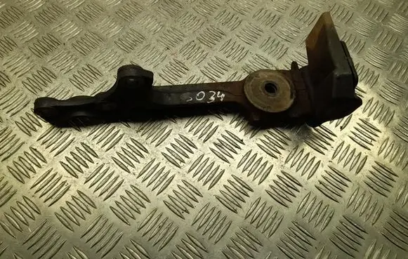 Engine mount bracket