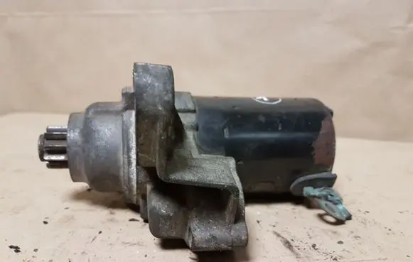 Volkswagen Golf V Starter motor 02T911023