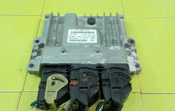 Ford Kuga I Engine control unit/module AV4112A650CF