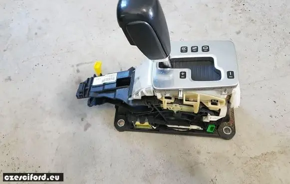 Volvo S80 Gear selector/shifter in gearbox 