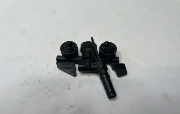 BMW 3 E46 Headlight washer spray nozzle 8375542