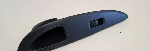 Nissan Primera Electric window control switch 25411AV600 2452N1 C8DD705N